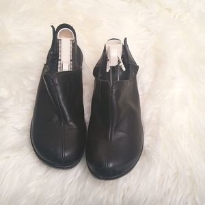 Born slingback black leather clogs 9